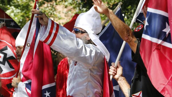 Manifestação da KKK em Charlottesville, em julho de 2017. - Sputnik Brasil