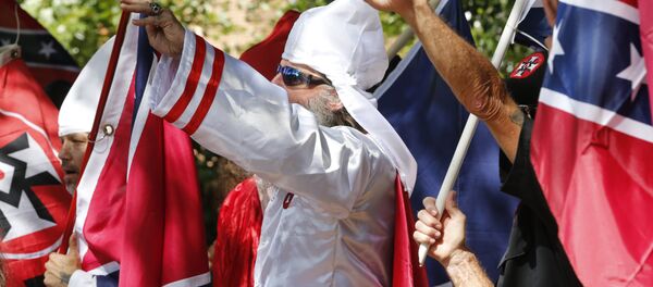 Manifestação da KKK em Charlottesville, em julho de 2017. - Sputnik Brasil