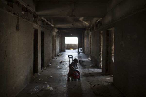 As crianças são as principais vítimas do aumento da pobreza no Brasil - Sputnik Brasil