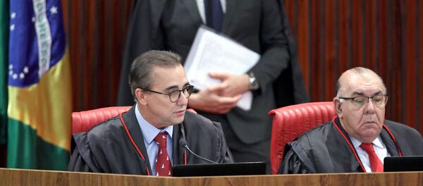 Ministros Admar Gonzaga e Jorge Mussi durante sessão plenária do Tribunal Superior Eleitoral (TSE) em 18 de outubro de 2018 Ministros Admar Gonzaga e Jorge Mussi durante sessão plenária do Tribunal Superior Eleitoral (TSE) em 18 de outubro de 2018 - Sputnik Brasil