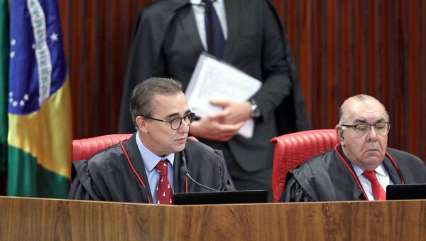 Ministros Admar Gonzaga e Jorge Mussi durante sessão plenária do Tribunal Superior Eleitoral (TSE) em 18 de outubro de 2018 - Sputnik Brasil