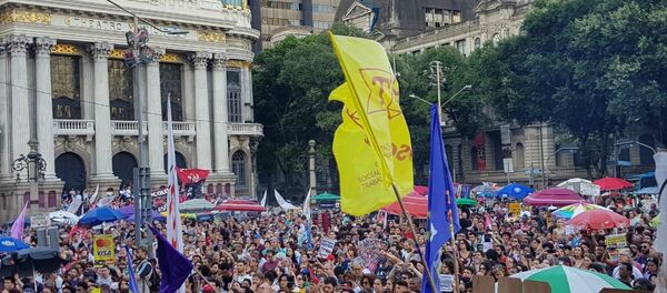 Manifestação de mulheres contra Bolsonaro na Cinelândia, centro do Rio de Janeiro. - Sputnik Brasil