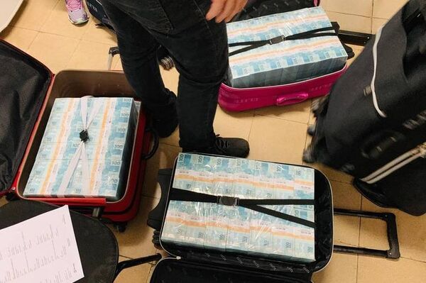 Dinheiro apreendido com policiais paulistas após tiroteio em Minas Gerais. - Sputnik Brasil