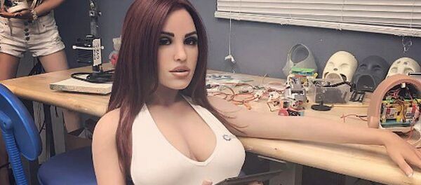 Boneca sexual com inteligência artificial da empresa RealBotix - Sputnik Brasil