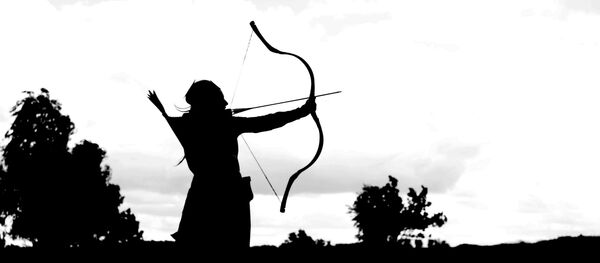 Silhueta de um arqueiro - Sputnik Brasil