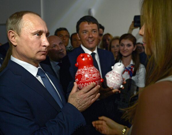 Vladimir Putin e Matteo Renzi na Expo 2015 - Sputnik Brasil