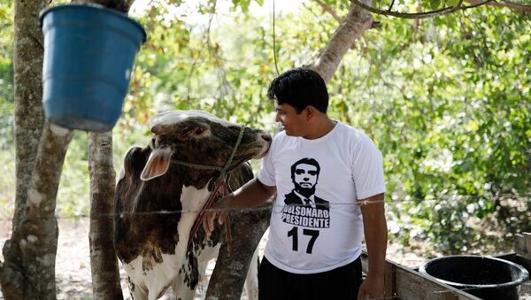 O nordestino Crenilton Santos Ferreira com camisa do presidenciável Jair Bolsonaro. - Sputnik Brasil