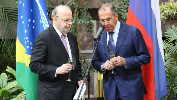 Embaixador brasileiro em Moscou, Antonio Luis Espinola Salgado, e chanceler russo, Sergei Lavrov, participam da abertura da exposição dedicada ao 190° aniversário das relações bilaterais russo-brasileiras, no Ministério das Relações Exteriores da Rússia, em 26 de outubro de 2018 - Sputnik Brasil