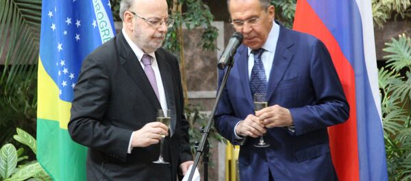 Embaixador brasileiro em Moscou, Antonio Luis Espinola Salgado, e chanceler russo, Sergei Lavrov, participam da abertura da exposição dedicada ao 190° aniversário das relações bilaterais russo-brasileiras, no Ministério das Relações Exteriores da Rússia, em 26 de outubro de 2018 Embaixador brasileiro em Moscou, Antonio Luis Espinola Salgado, e chanceler russo, Sergei Lavrov, participam da abertura da exposição dedicada ao 190° aniversário das relações bilaterais russo-brasileiras, no Ministério das Relações Exteriores da Rússia, em 26 de outubro de 2018 - Sputnik Brasil