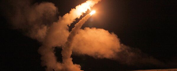 Complexos S-400 Triumph lançam mísseis durante treinamentos da Força Aeroespacial da Rússia - Sputnik Brasil