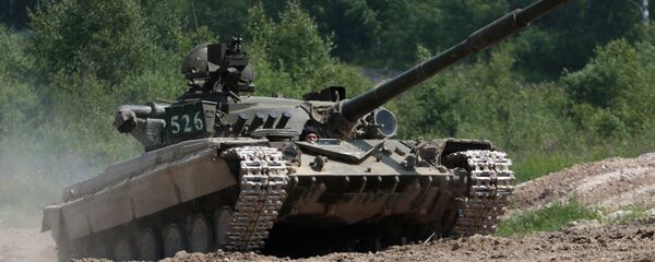 Tanque T-64 durante treinamentos (imagem referencial) Tanque T-64 durante treinamentos (imagem referencial) - Sputnik Brasil