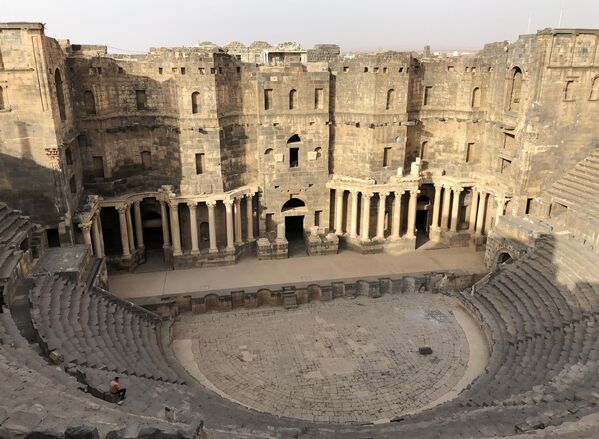 Anfiteatro romano na cidade de Bosra, na província síria de Deera - Sputnik Brasil