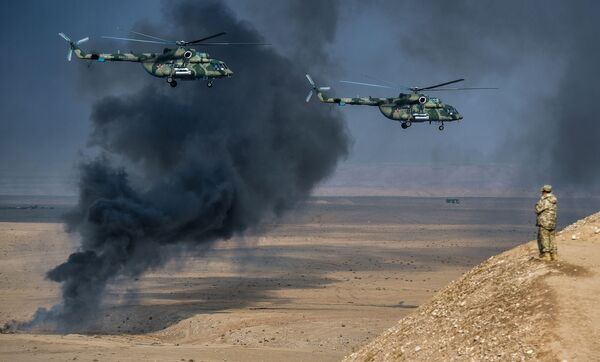 Helicópteros russos Mi-8AMTSh, também conhecidos como Terminator (Exterminador), durante exercícios antiterroristas conjuntos no Tajiquistão - Sputnik Brasil