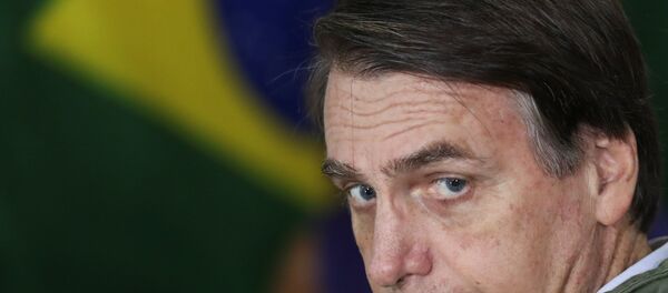 Jair Bolsonaro coloca seu voto no segundo turno das presidenciais no Brasil, em 28 de outubro de 2018 Jair Bolsonaro coloca seu voto no segundo turno das presidenciais no Brasil, em 28 de outubro de 2018 - Sputnik Brasil