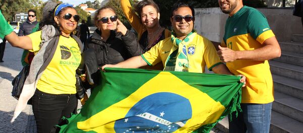 Brasileiros residentes de Lisboa no 2º turno das eleições presidenciais Brasileiros residentes de Lisboa no 2º turno das eleições presidenciais - Sputnik Brasil