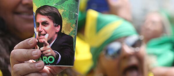 Apoiante de Jair Bolsonaro (PSL), no Rio de Janeiro, em 21 de outubro de 2018 - Sputnik Brasil