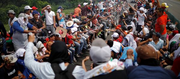 Caravana de imigrantes rumo aos Estados Unidos. - Sputnik Brasil