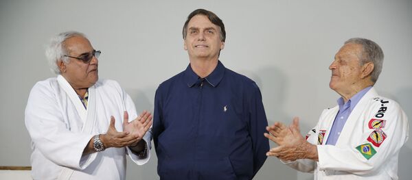 Jair Bolsonaro (PSL) concede entrevista ao recebe homenagem durante evento com lutadores de jiu-jitsu no Rio de Janeiro - Sputnik Brasil