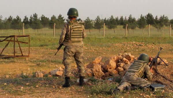 Militares turcos na fronteira turco-siria (foto de arquivo) - Sputnik Brasil