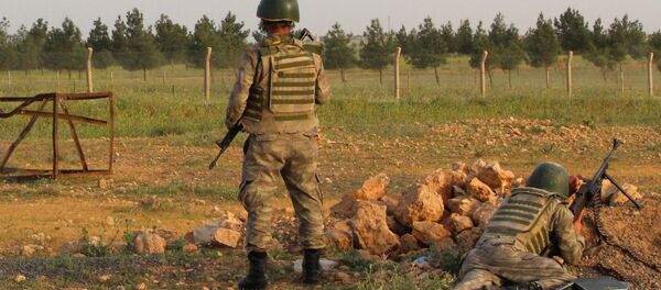 Militares turcos na fronteira turco-siria, 27 de abril de 2017 (foto de arquivo) - Sputnik Brasil