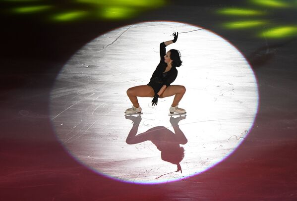 Patinadora russa Elizaveta Tuktamysheva se apresentando no Grand Prix de Patinação Artística em Pequim, na China - Sputnik Brasil