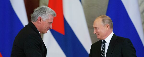 O presidente de Cuba, Miguel Diaz-Canel (à esquerda) e o presidente russo,Vladimir Putin, (à diretia) após encontro realizado em Moscou. - Sputnik Brasil