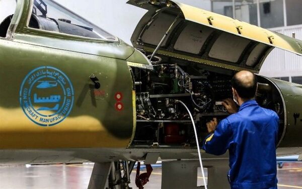 Irã lança produção em série do caça Kowsar - Sputnik Brasil