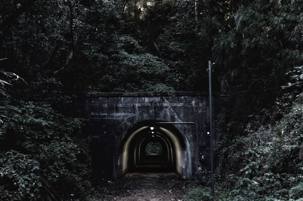 Túnel Komine abandonado, nos arredores de Tóquio, Japão Túnel Komine abandonado, nos arredores de Tóquio, Japão - Sputnik Brasil