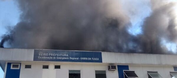Hospital Lourenço Jorge, na Barra da Tijuca, sob forte incêndio na tarde do dia 3 de novembro, 2018. - Sputnik Brasil