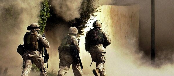 Militares americanos em missão na cidade de Ramadi em outubro de 2004, um ano e sete meses após a invasão do Iraque pelos EUA Militares americanos em missão na cidade de Ramadi em outubro de 2004, um ano e sete meses após a invasão do Iraque pelos EUA - Sputnik Brasil