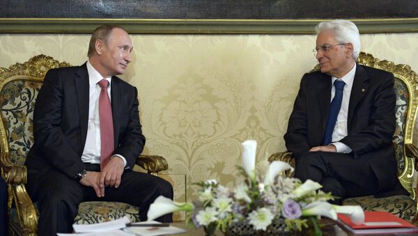 O presidente russo, Vladimir Putin, e o presidente da Itália, Sergio Mattarella (D) - Sputnik Brasil
