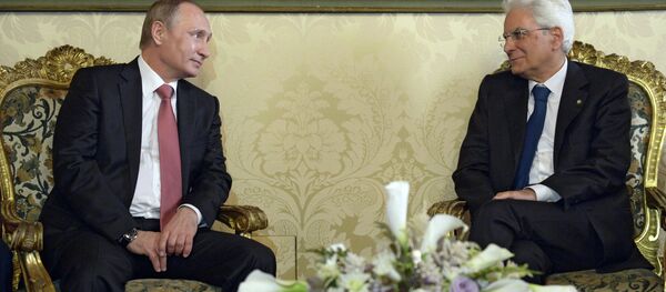 O presidente russo, Vladimir Putin, e o presidente da Itália, Sergio Mattarella (D) - Sputnik Brasil