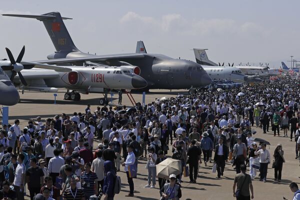 Visitantes na Exposição Internacional de Aviação & Aeroespacial da China 2018 - Sputnik Brasil