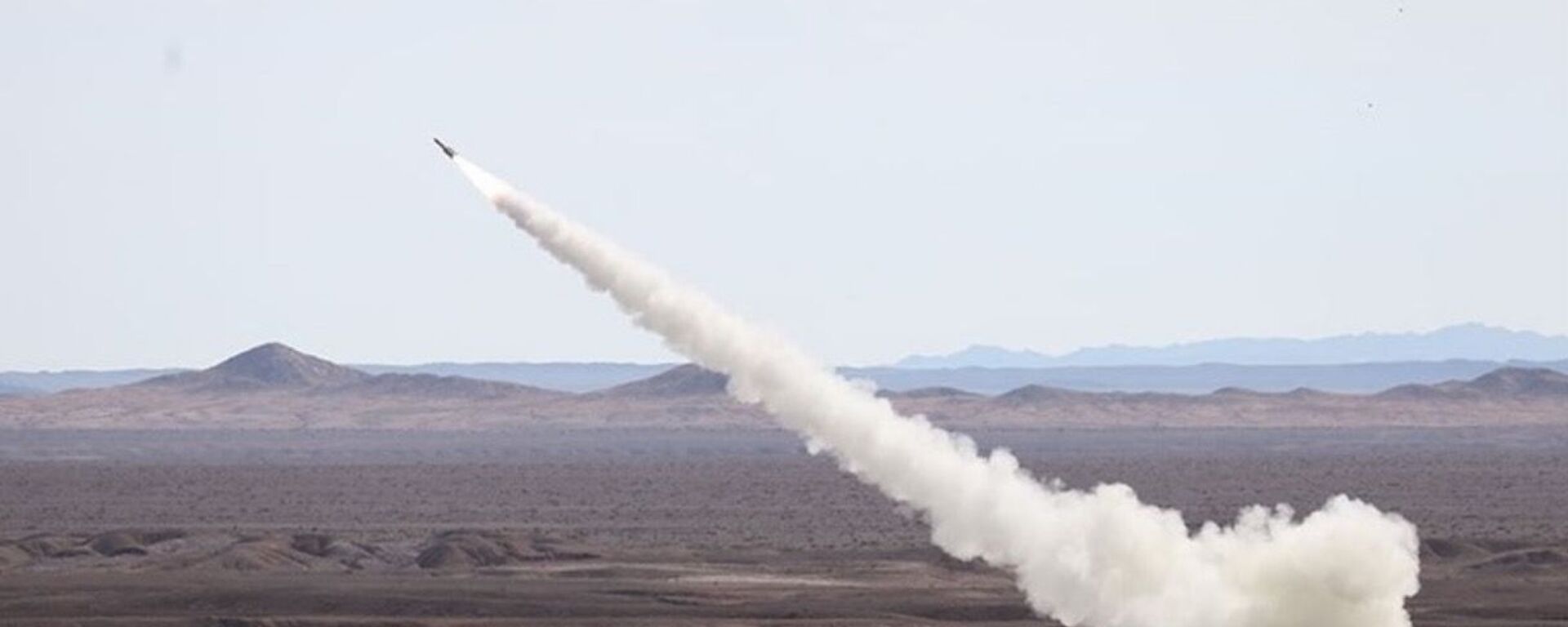 Sistema de defesa antimíssil Mersad disparando durante as manobras Velayat - Sputnik Brasil, 1920, 05.04.2026