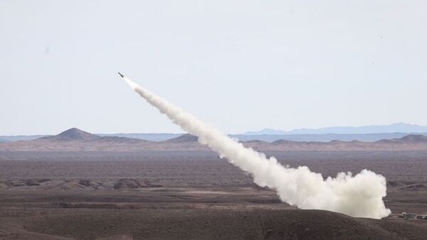 Sistema de defesa antimíssil Mersad disparando durante as manobras Velayat - Sputnik Brasil