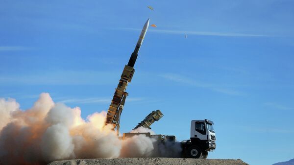 Sistema de defesa antiaérea Talash lançando um míssil Sayyad 2 durante manobras iranianas Velayat - Sputnik Brasil