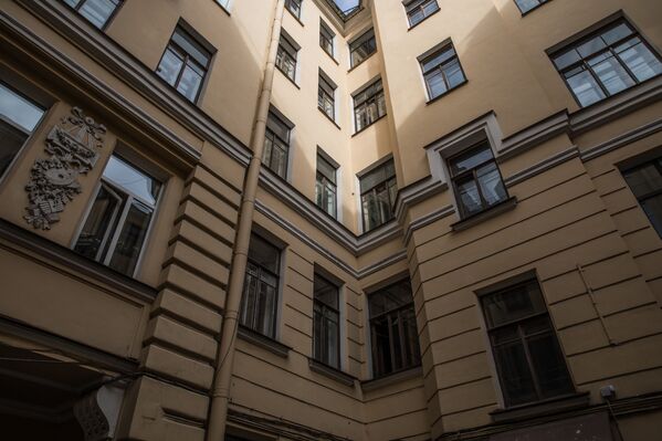 A sinistra casa 64 da rua Gorokhovaya fica em São Petersburgo e é conhecida por ter abrigado no século passado o místico russo Grigory Rasputin, próximo da família do czar russo, Nicolau II. - Sputnik Brasil