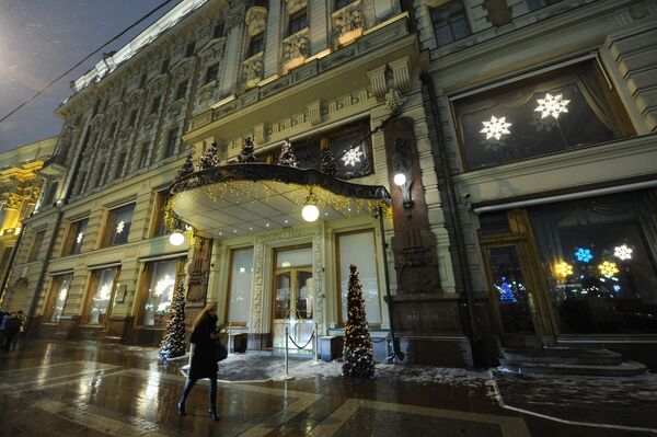 O Hotel National em Moscou continua sendo um dos mais luxuosos na capital russa. Na época soviética, no hotel morou por um tempo Vladimir Lenin. Segundo os guias, os funcionários do hotel veem com frequência um homem careca bebendo chá e ligando e desligando a luz. - Sputnik Brasil