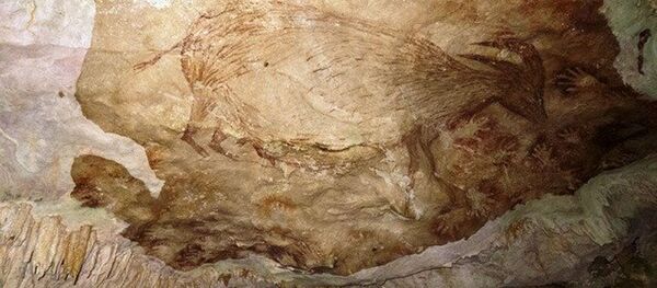 Pinturas rupestres encontradas nas cavernas das montanhas da ilha de Kalimantan, na Indonésia - Sputnik Brasil