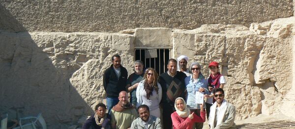 Equipe responsável pelas escavações no Egito. - Sputnik Brasil