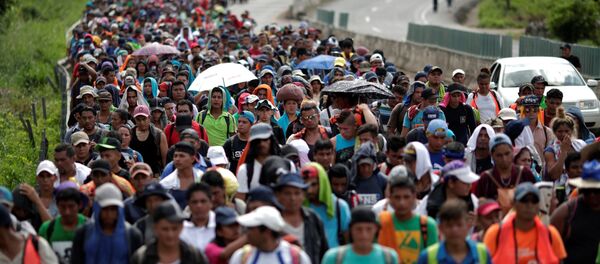 Caravana de migrantes da América Central se dirige para a fronteira entre o México e os EUA - Sputnik Brasil