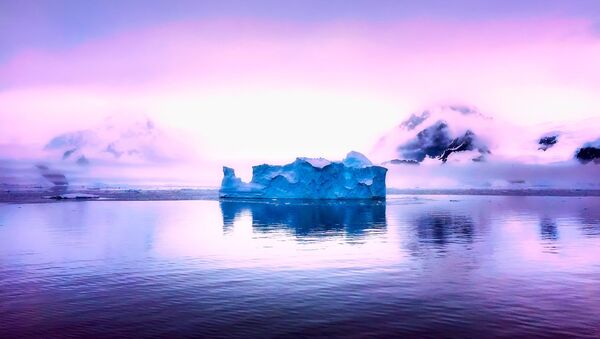 Iceberg na Antártida (imagem ilustrativa) - Sputnik Brasil