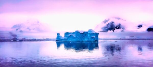 Iceberg na Antártida (imagem ilustrativa) - Sputnik Brasil