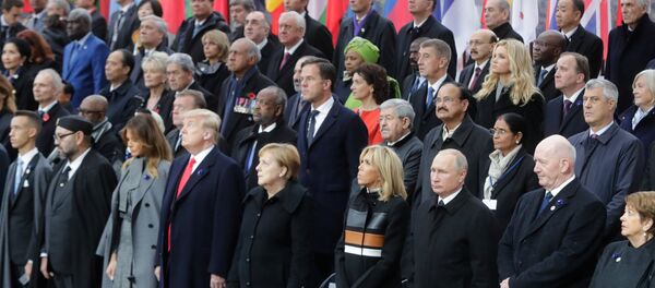 Líderes mundiais durante os eventos comemorativos dos 100 anos do armistício na Primeira Guerra Mundial, em Paris, 11 de novembro de 2018 - Sputnik Brasil