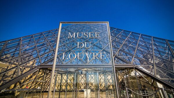 Museu do Louvre em Paris, França - Sputnik Brasil