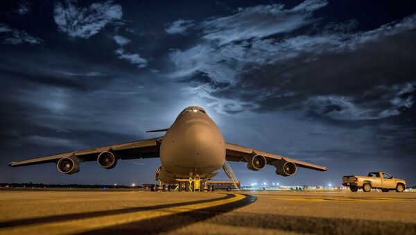 Avião na pista de aterrissagem (imagem referencial) - Sputnik Brasil