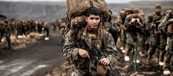 Militares estadunidenses efetuam treinamento de adaptação ao frio durante as manobras Trident Juncture 2018, na Islândia - Sputnik Brasil