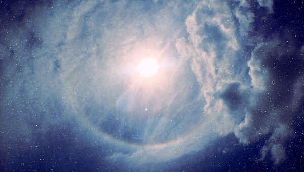 Estrela rodeada por nuvem de poeira (imagem ilustrativa) - Sputnik Brasil