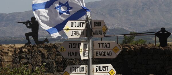 Bandeira israelense no Monte Bental, nas Colinas de Golã, que são controladas por Israel (foto de arquivo) Bandeira israelense no Monte Bental, nas Colinas de Golã, que são controladas por Israel (foto de arquivo) - Sputnik Brasil