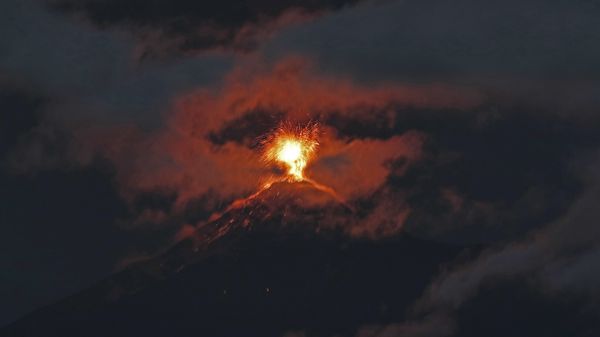 Erupção de vulcão de Fuego  - Sputnik Brasil